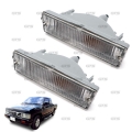 ไฟในกันชนหน้า 12V ข้างซ้าย+ขวา 2 ชิ้น เลนส์ขาว สำหรับ Nissan Big-M 925 ปี 1986-1997